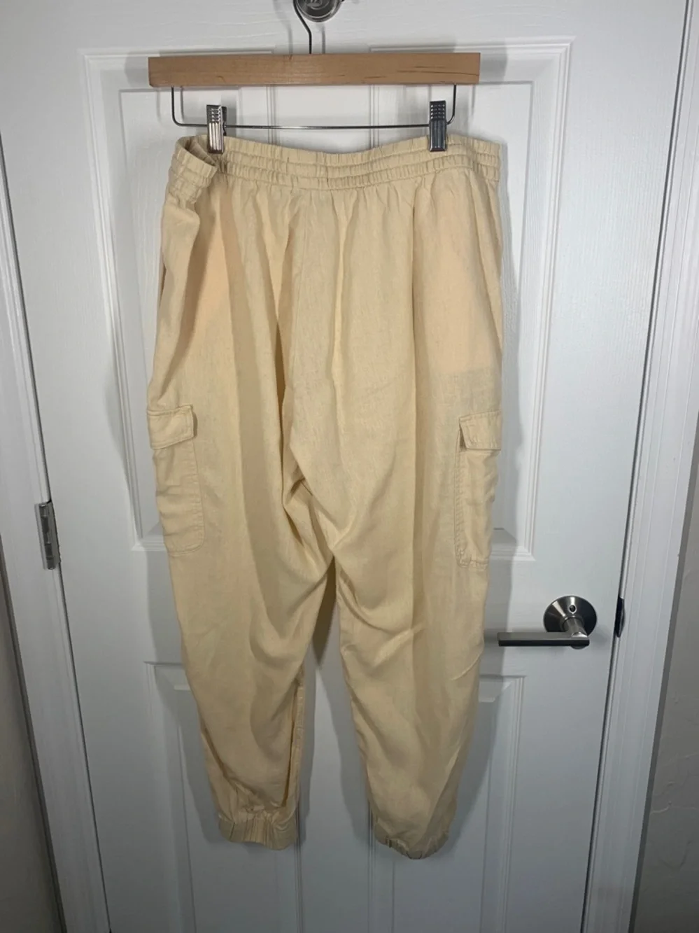 Banana Republic linen blend butter yellow cargo joggers size large
